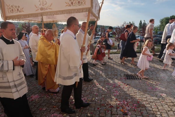 procesja bożego ciała w sanktuarium świętego jana pawła